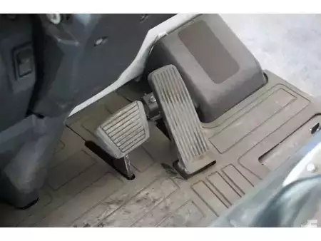 Chariots électriques à 4 roues 2015  Unicarriers AG1N1L18Q (21)
