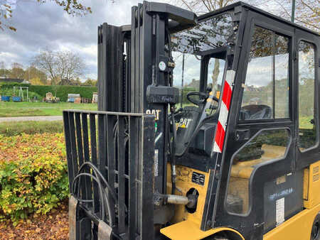 Chariot 4 roues électrique 2006  CAT Lift Trucks EP30K-PAC (8)