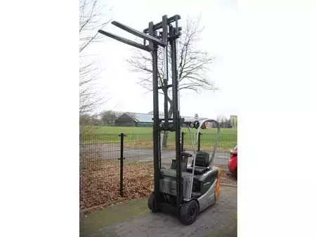 Eléctrica de 4 ruedas 2005  Still RX60-15 (27)