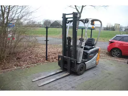 Eléctrica de 4 ruedas 2005  Still RX60-15 (8)