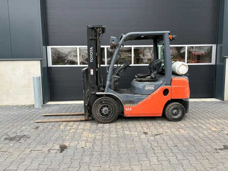 Treibgasstapler 2013  Toyota 02-8FGF25 (2)