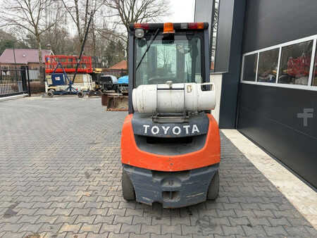 Treibgasstapler 2013  Toyota 02-8FGF25 (4)