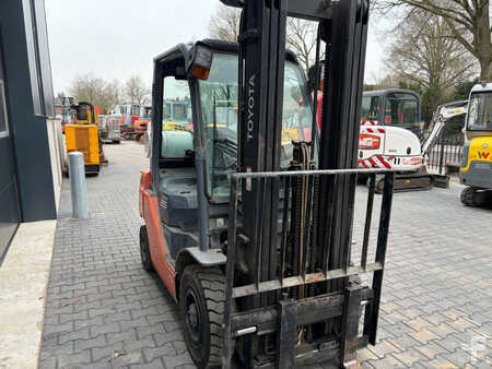 Treibgasstapler 2013  Toyota 02-8FGF25 (7)