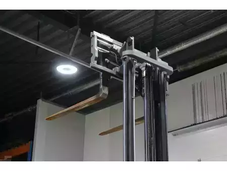 Boční vysokozdvižný vozík - Combilift C3000CB (29)