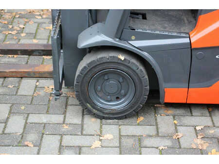 Elektro čtyřkolový VZV 2017  Linde E16-02 (13)