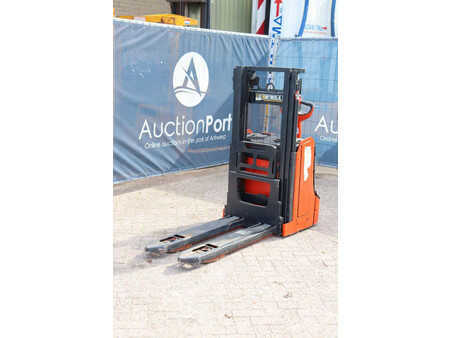 Stacker pedestre 2015  Linde D08 (9)