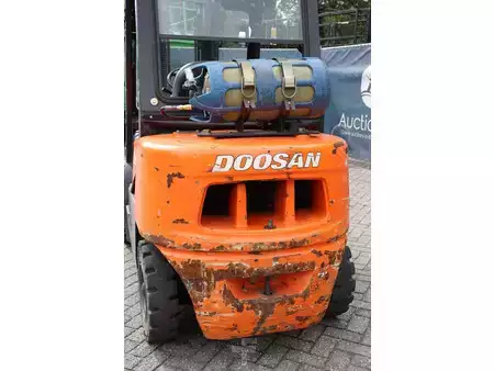 Treibgasstapler 2015  Doosan G30G (17)