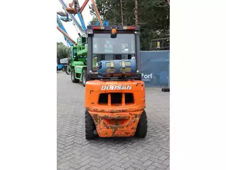 Treibgasstapler 2015  Doosan G30G (5)
