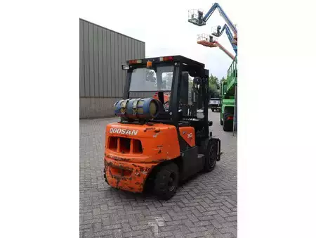 Treibgasstapler 2015  Doosan G30G (6)