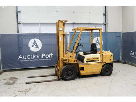 Dieseltruck - Komatsu FD25-8 (1)