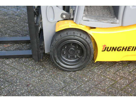 Sähkö - 4 pyör 2019  Jungheinrich EFG 320 (14)