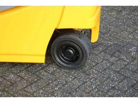 Sähkö - 4 pyör 2019  Jungheinrich EFG 320 (15)