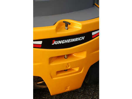 Sähkö - 4 pyör 2019  Jungheinrich EFG 320 (17)