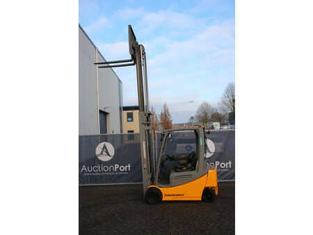 Sähkö - 4 pyör 2019  Jungheinrich EFG 320 (30)