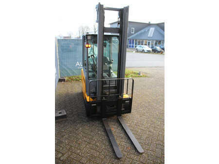 Sähkö - 4 pyör 2019  Jungheinrich EFG 320 (6)