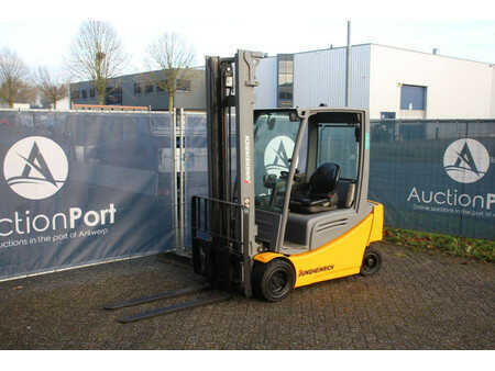 Sähkö - 4 pyör 2019  Jungheinrich EFG 320 (8)