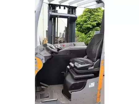 Reach Trucks 2010  Still FM-X25 (16)