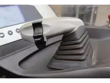 Reach Trucks 2010  Still FM-X25 (24)