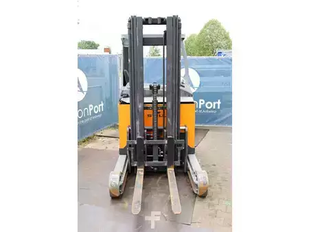 Reach Trucks 2010  Still FM-X25 (7)