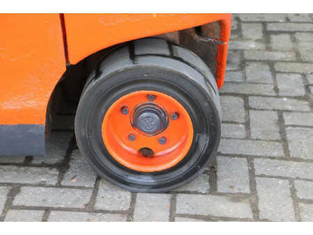 Carrelli elettrici 4 ruote 2012  Linde E25L-01 (14)