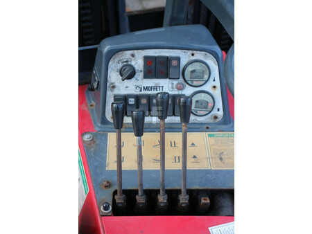 Ajoneuvotrukki 2011  Moffett M4 20.4 (20)