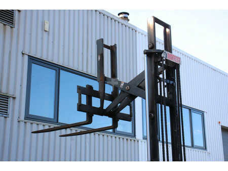 Ajoneuvotrukki 2011  Moffett M4 20.4 (26)