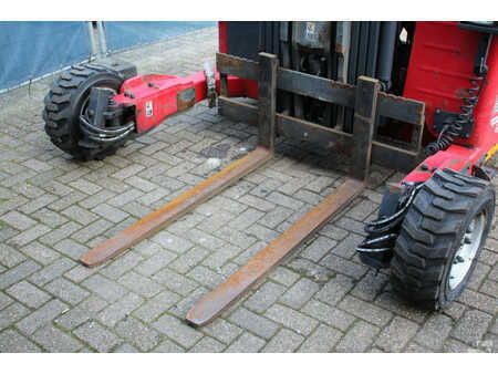 Ajoneuvotrukki 2011  Moffett M4 20.4 (8)