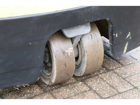 Carrelli elettrici 4 ruote 1996  Hyster J1.60XMT (14)