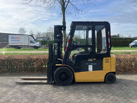 Eléctrico - 4 rodas 2006  CAT Lift Trucks EP30K (2)