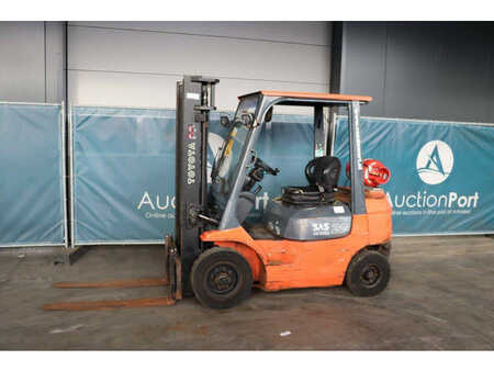 LPG Forklifts 2000  Toyota 42-7FGF20 (1)