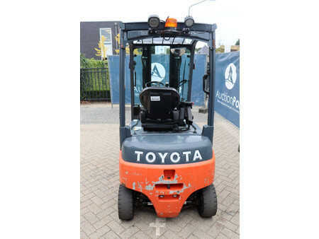 Elektro 4 Rad 2017  Toyota 8FBM20T (5)