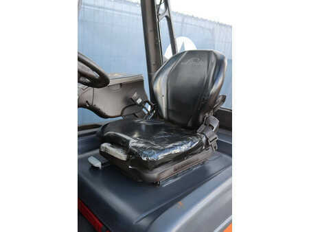 Carrelli elettrici 4 ruote 2015  Linde E25-01 (32)