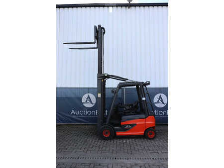 Carrelli elettrici 4 ruote 2015  Linde E25-01 (34)