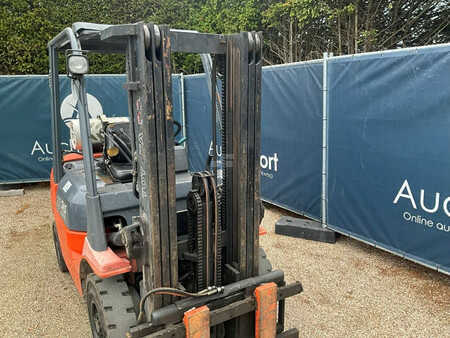 Gasoltruck 2001  Toyota 42-7FGF25 (11)