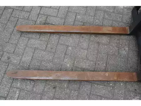 Eléctrica de 4 ruedas - Fenwick E 16 Evo (11)