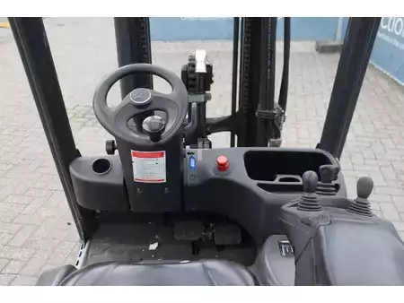 Eléctrica de 4 ruedas - Fenwick E 16 Evo (19)