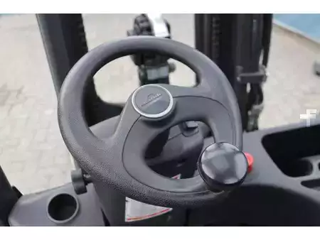 Eléctrica de 4 ruedas - Fenwick E 16 Evo (24)