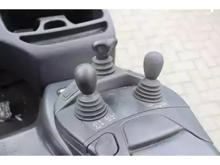 Eléctrica de 4 ruedas - Fenwick E 16 Evo (25)