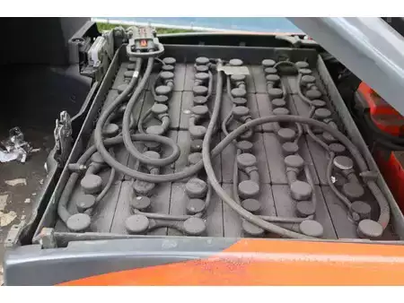 Eléctrica de 4 ruedas - Fenwick E 16 Evo (29)