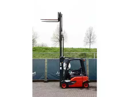 Eléctrica de 4 ruedas - Fenwick E 16 Evo (31)