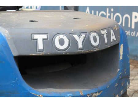 Dieselový VZV 2012  Toyota 02-8FDF30 (19)