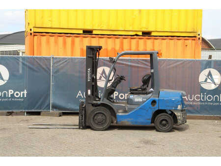 Dieselový VZV 2012  Toyota 02-8FDF30 (2)