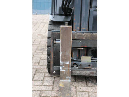 Sähkö - 4 pyör 2015  Linde E25-01 (11)