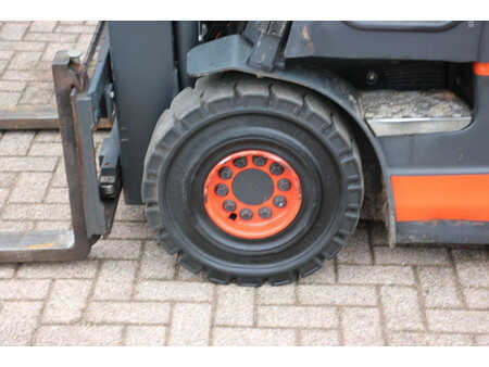 Sähkö - 4 pyör 2015  Linde E25-01 (14)