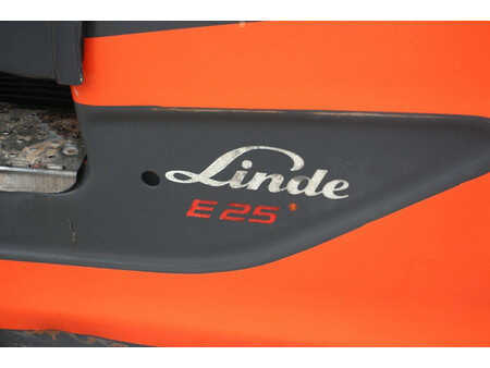 Sähkö - 4 pyör 2015  Linde E25-01 (15)