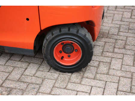 Sähkö - 4 pyör 2015  Linde E25-01 (16)