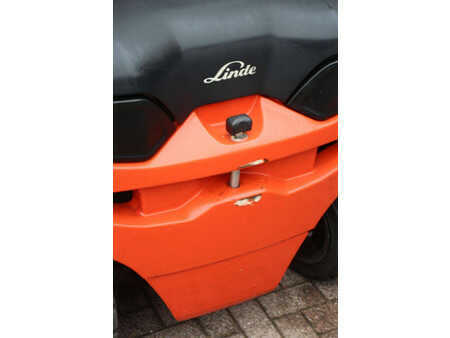 Sähkö - 4 pyör 2015  Linde E25-01 (18)