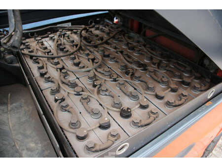 Sähkö - 4 pyör 2015  Linde E25-01 (19)