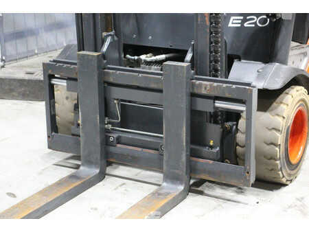 Elektrisk- 4 hjul 2012  Linde E20L-01 (10)