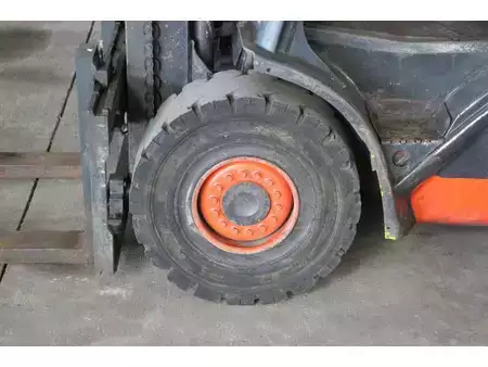 Wózki widłowe diesel 2015  Linde H30D-02 (15)